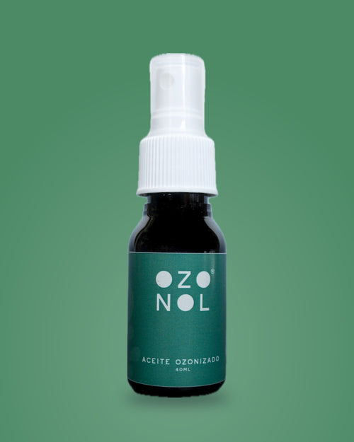 Ozonol Aceite Ozonizado sobre fondo verde